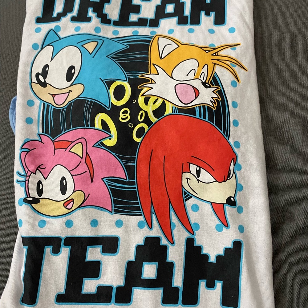 Sonic and Tails Graphic Tee size 8 - Picture 2 of 3